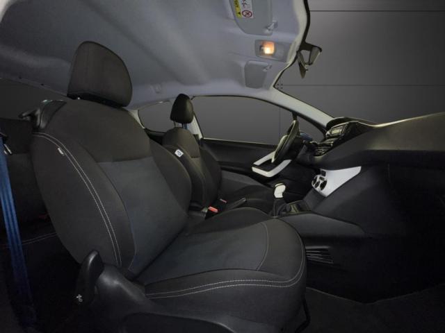 Peugeot 208 image 1
