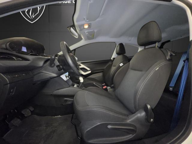 Peugeot 208 image 3