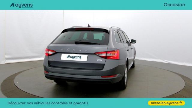 Skoda Superb Combi image 9
