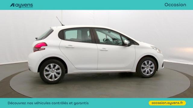 Peugeot 208 image 9