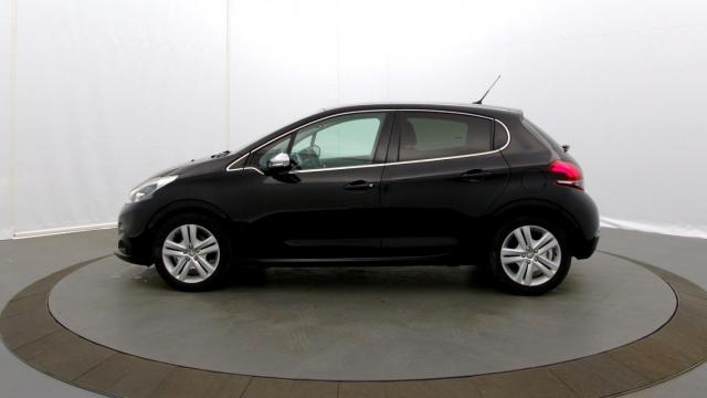 Peugeot 208 image 3