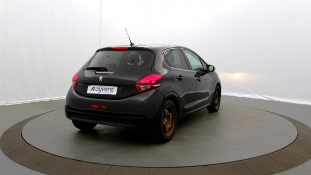 Peugeot 208 image 6