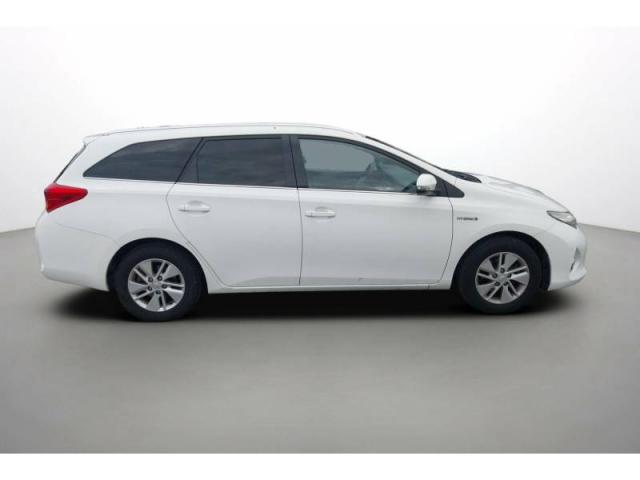 Toyota Auris image 2