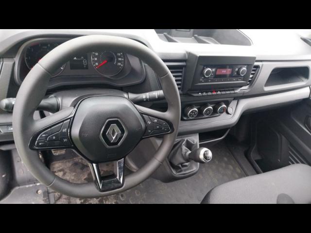 Renault Trafic image 2