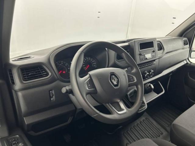 Renault Master image 1