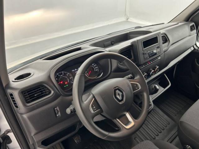 Renault Master image 1