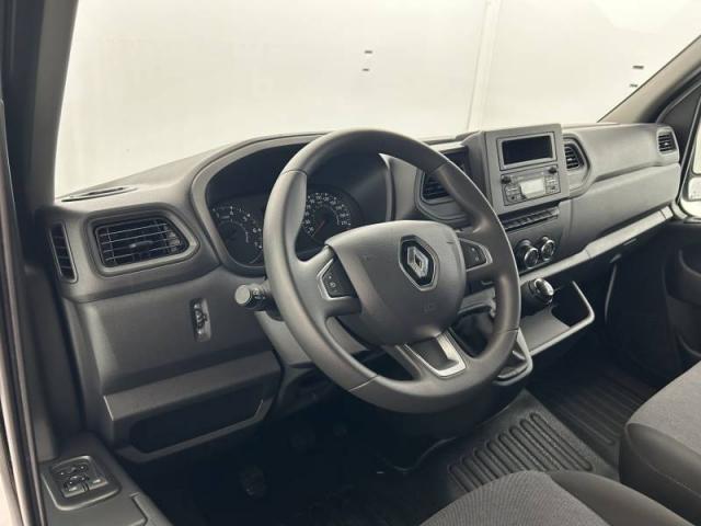 Renault Master image 1