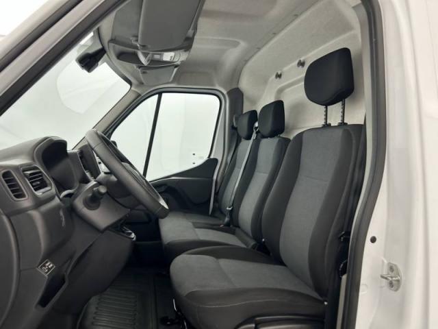 Renault Master image 1