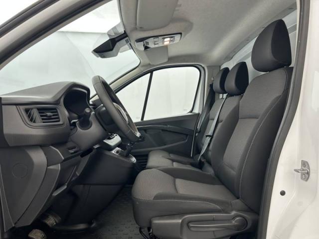 Renault Trafic image 2