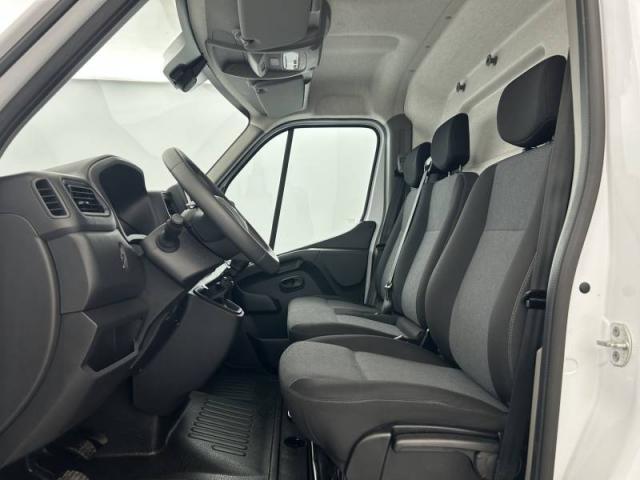Renault Master image 1