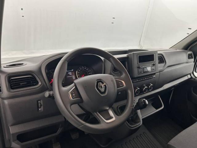 Renault Master image 2
