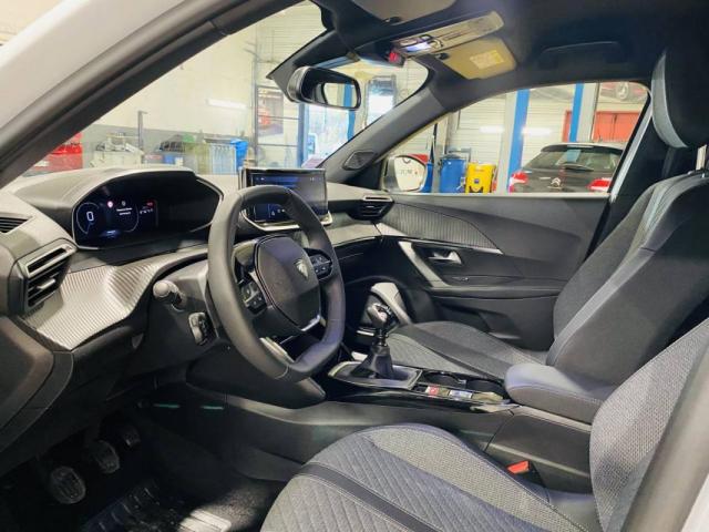 Peugeot 2008 image 2