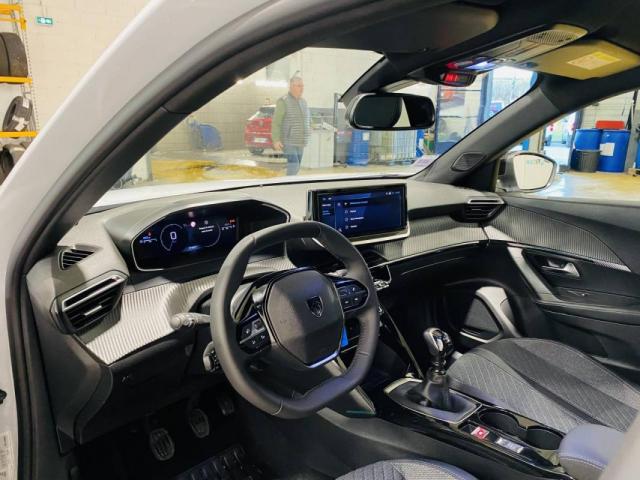 Peugeot 2008 image 8