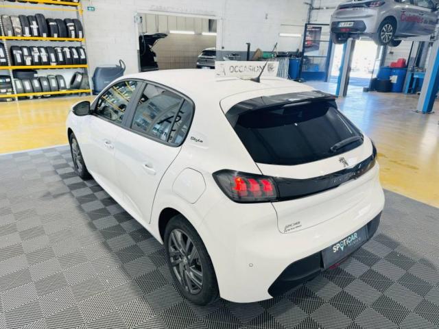 Peugeot 208 image 2