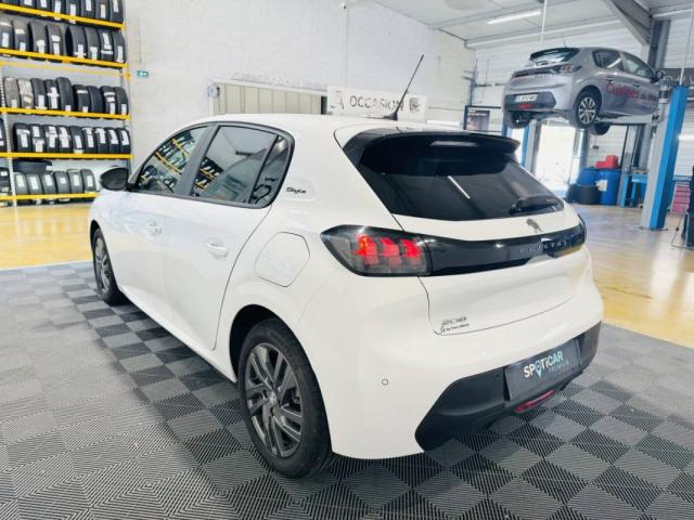 Peugeot 208 image 8