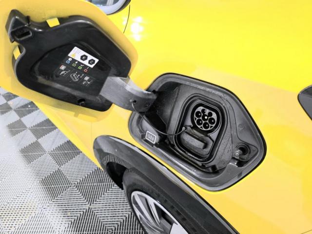 Peugeot 208 image 1