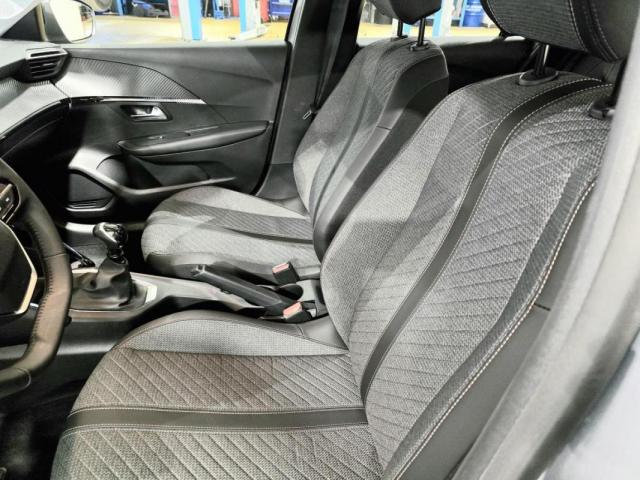 Peugeot 208 image 9