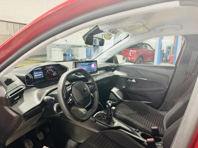 Peugeot 208 image 8