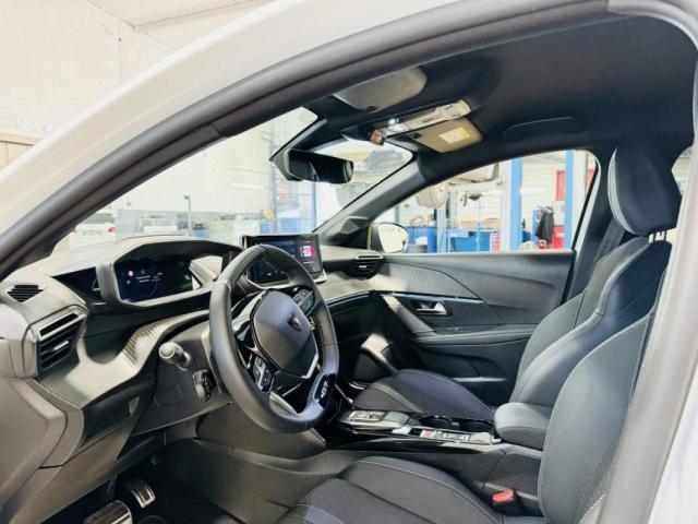 Peugeot 208 image 1
