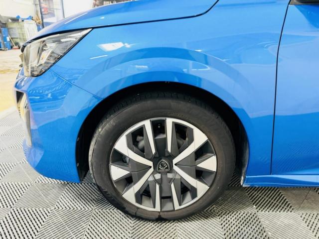 Peugeot 208 image 9