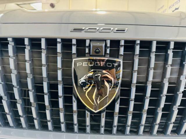 Peugeot 2008 image 2