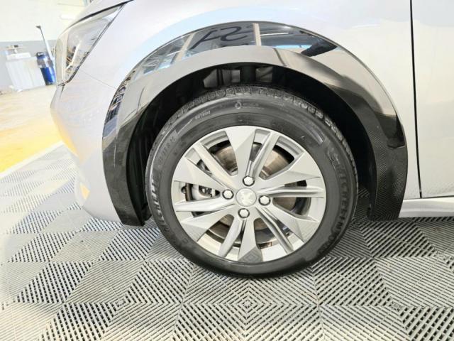 Peugeot E-208 image 1