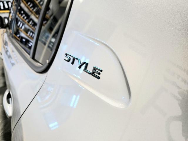 Peugeot E-208 image 8