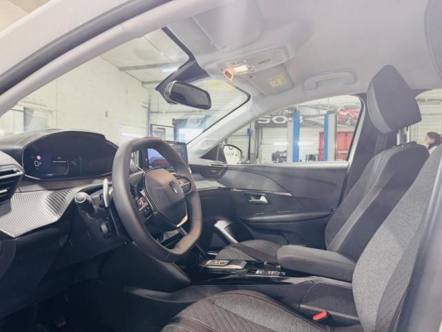 Peugeot 208 image 6