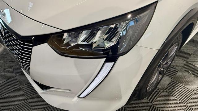 Peugeot E-208 image 2