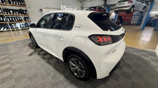 Peugeot E-208 image 4