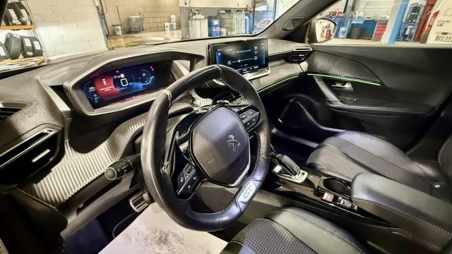 Peugeot 2008 image 2