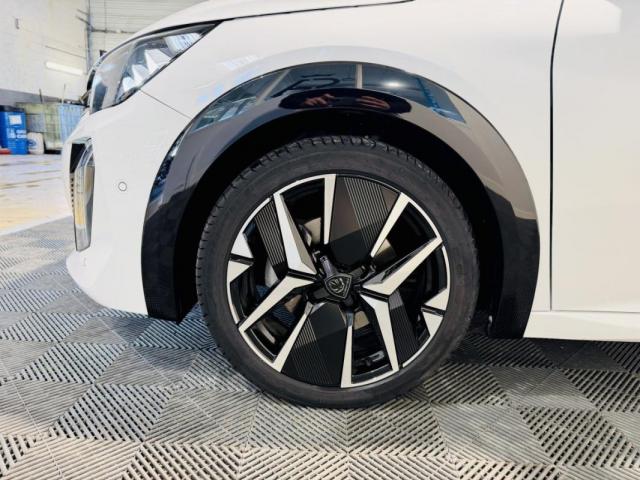 Peugeot 208 image 9