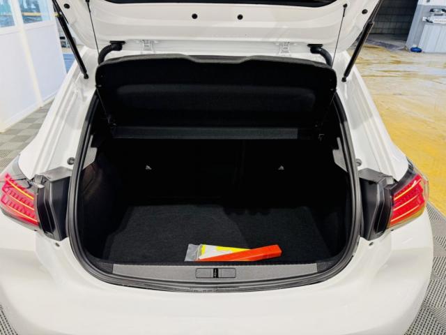 Peugeot 208 image 7
