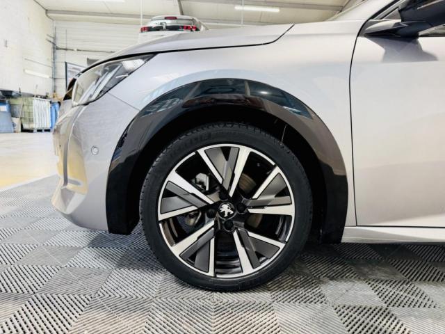 Peugeot 208 image 1