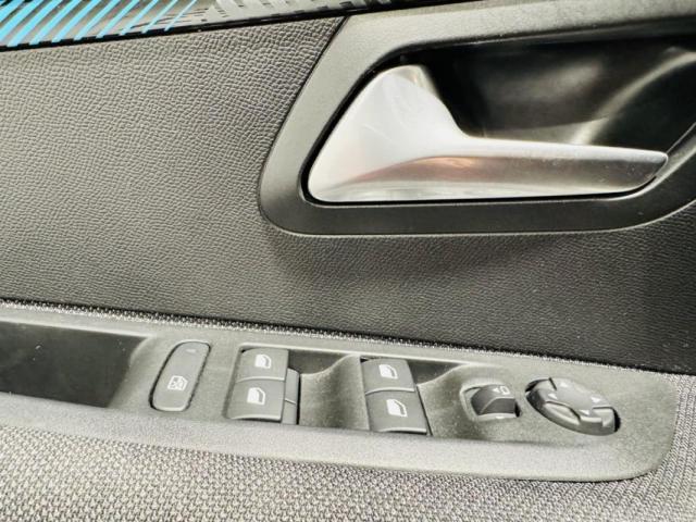 Peugeot E-208 image 2
