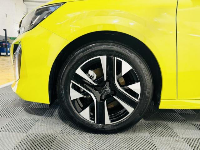 Peugeot 208 image 8