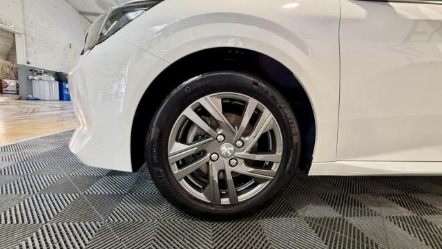 Peugeot 208 image 3