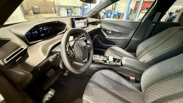 Peugeot 2008 image 2