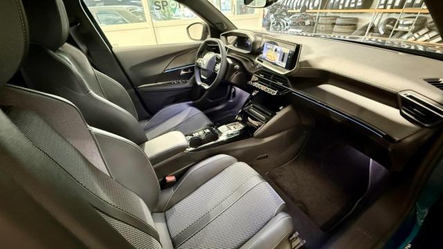 Peugeot 2008 image 8