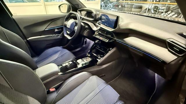 Peugeot 2008 image 2