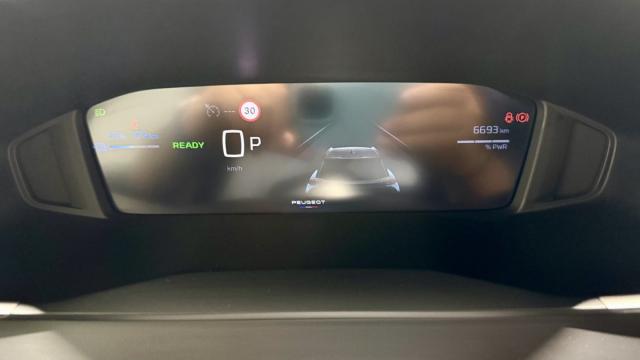 Peugeot 2008 image 8
