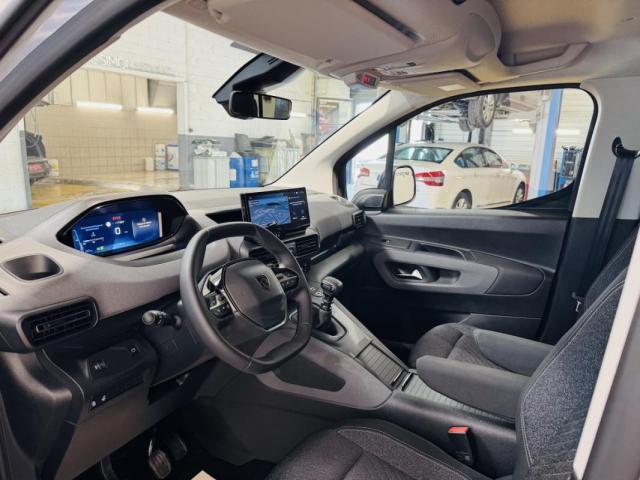 Peugeot Rifter image 9