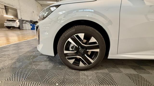 Peugeot 208 image 6
