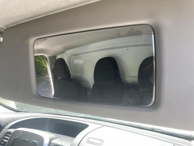 Renault Trafic image 2