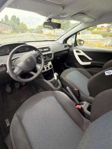 Peugeot 208 image 7