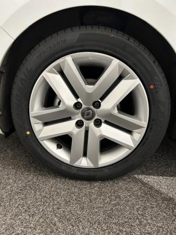 Renault Clio image 8