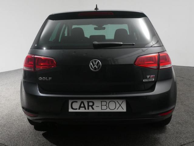 Volkswagen Golf image 6