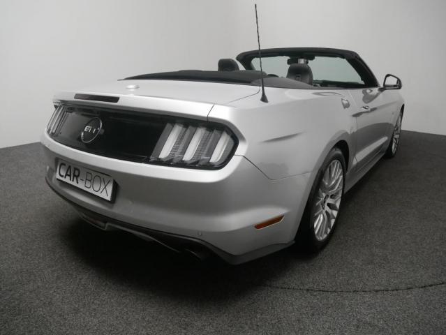 Ford Mustang Convertible image 8