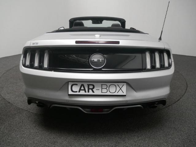 Ford Mustang Convertible image 9