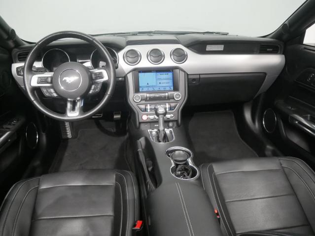 Ford Mustang Convertible image 4